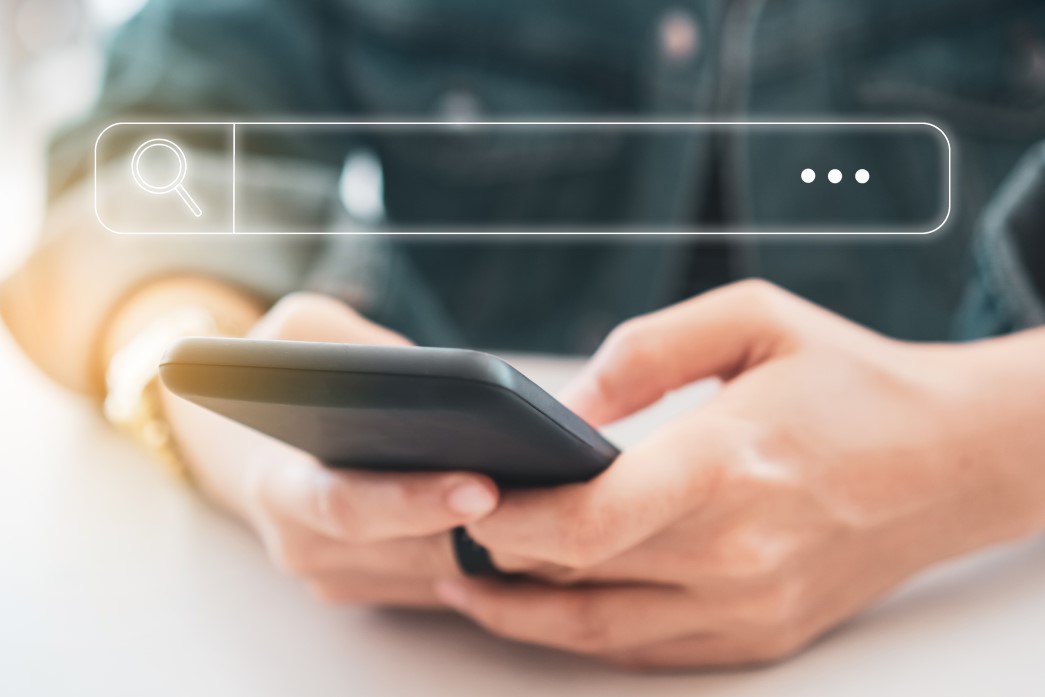 people-hand-using-mobile-phone-or-smartp